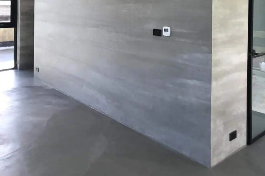 Casa con suelos y paredes de microcemento en Alicante. Casa con suelos y paredes de microcemento en Alicante.